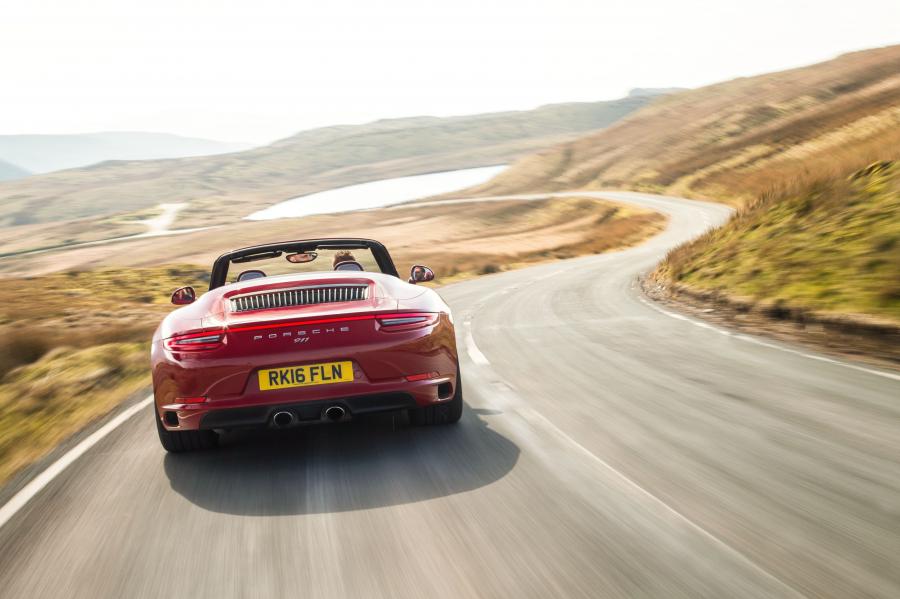  Porsche 911 Carrera 4S Cabriolet 2016 года  (UK) (фото 22 из 30)
